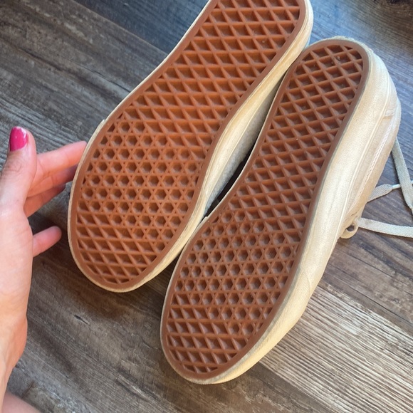 Vans - Picture 5 of 8